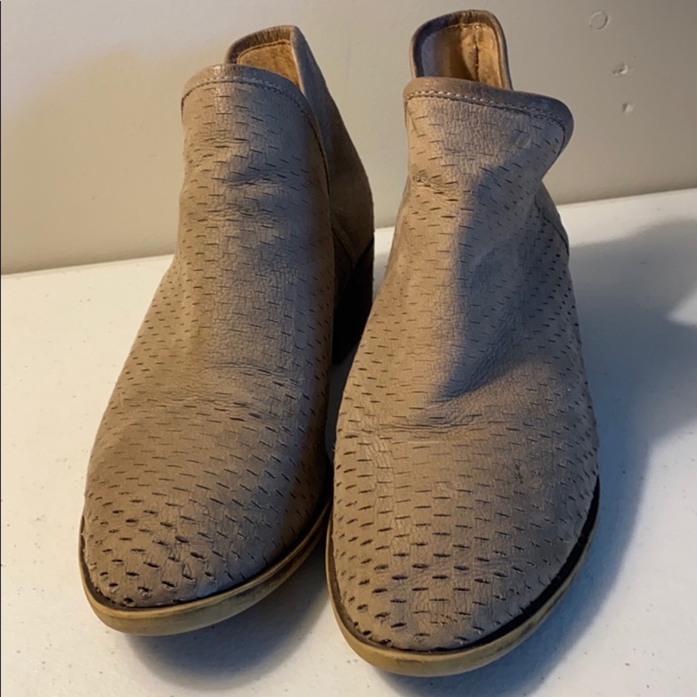 Lucky brand Baley style ankle boot